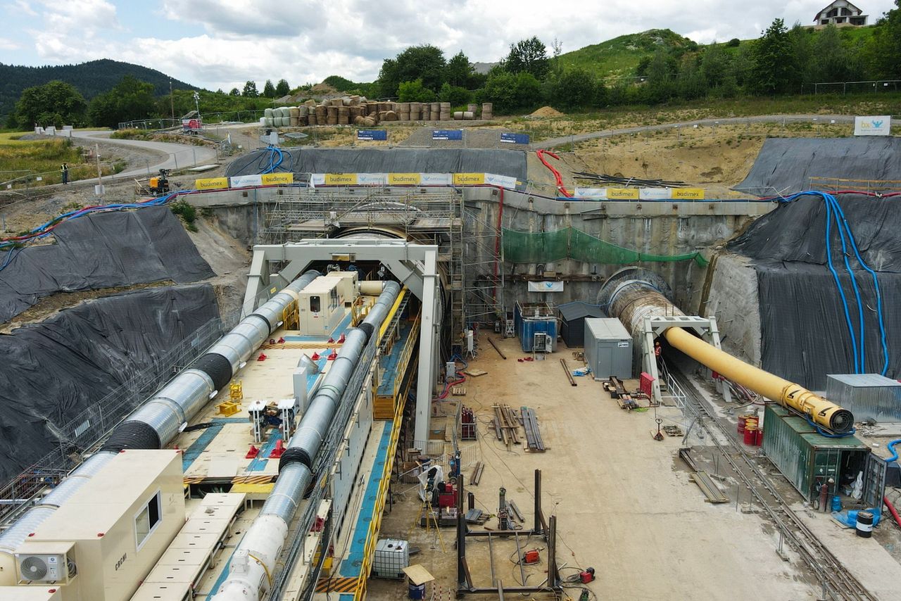 To będzie najdłuższy tunel kolejowy w Polsce. Gigantyczna maszyna rozpoczęła wiercenie