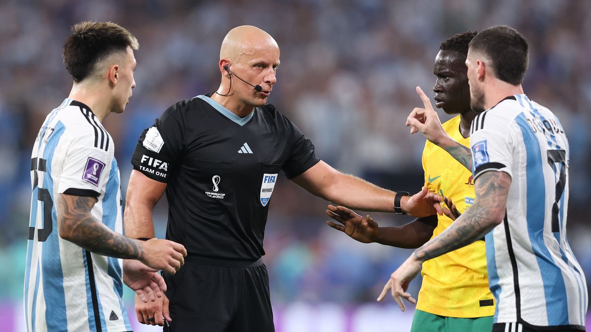 DOHA, QATAR - DECEMBER 03: Polish referee Szymon Marciniak  during the FIFA World Cup Qatar 2022 Round of 16 match between Argentina and Australia at Ahmad Bin Ali Stadium on December 03, 2022 in Doha, Qatar. (Photo by Alex Livesey - Danehouse/Getty Images)