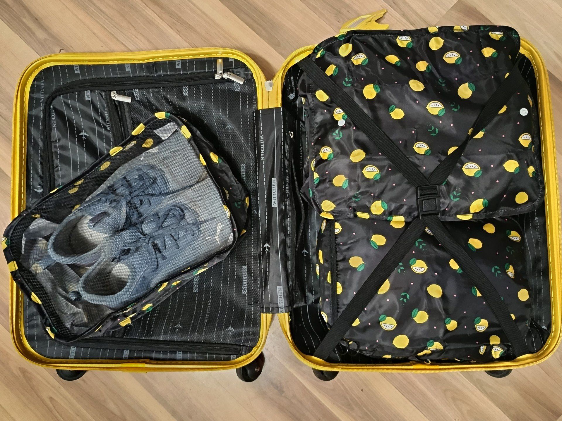 Zestaw siedmiu organizerów do walizki - pomaga utrzymać porządek, oszczędza miejsce i przyspiesza pakowanie oraz rozpakowywanie.