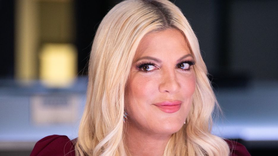 BURBANK, CALIFORNIA - SEPTEMBER 11: Tori Spelling visits "Extra" at Burbank Studios on September 11, 2019 in Burbank, California. (Photo by Noel Vasquez/Getty Images)