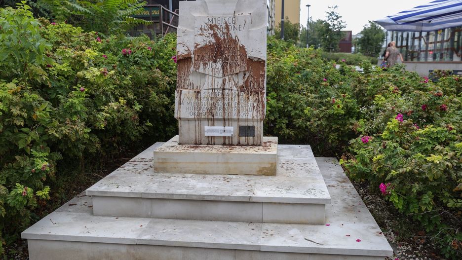 tablica
Rafa� Guz
monument, ofiary, pomnik, powstanie warszawskie, tablica