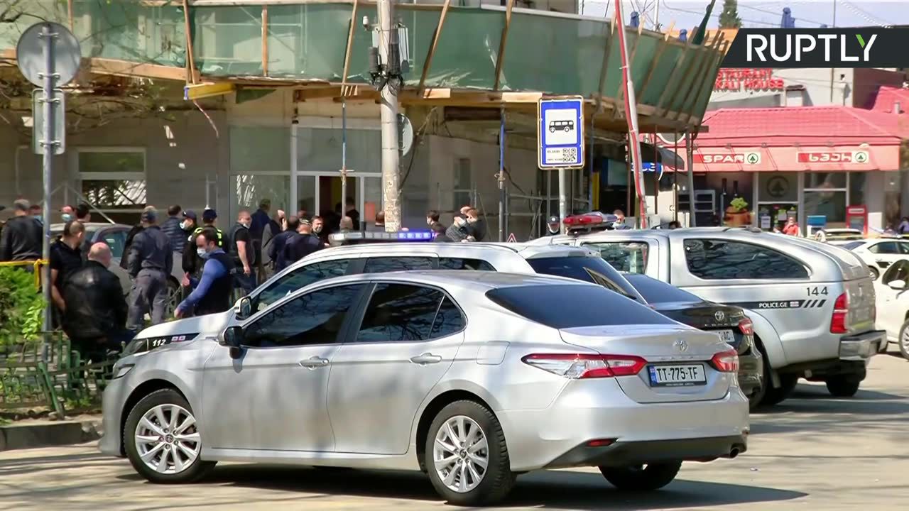 Napastnik wtargnął do banku w Tbilisi i wziął zakładników.