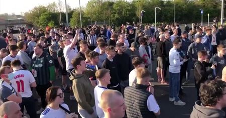 Kibice Leeds i Liverpoolu protestowali wspólnie przeciwko powstaniu piłkarskiej Superligi.