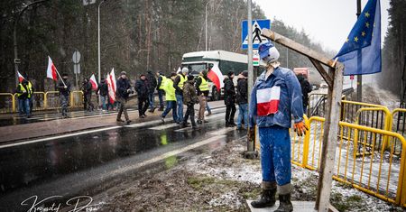 Rolnicy blokują drogi – AKTUALIZACJA, FOTO
