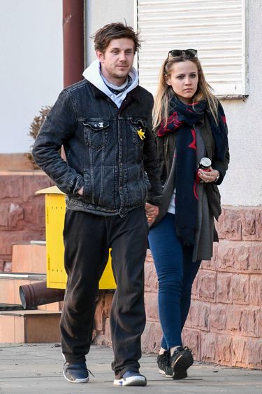 Antek Królikowski i jego nowa dziewczyna Kasia na spacerze