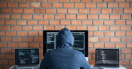 Wielki wyciek danych milionów Polaków. Wiceminister spytany o "jakiegoś Hindusa"