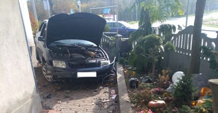 Wypadają z drogi i wjeżdżają pani Karinie do ogródka. "To już 15. raz"