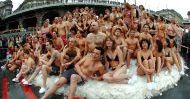 W bikini na lodzie