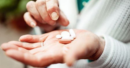 Seniorzy będą wściekli. 2500 leków może wypaść z listy