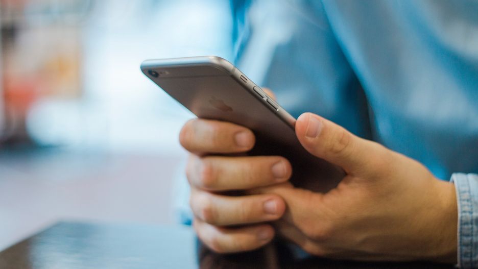 Oszustwo SMS "na dług". Kolejny sposób na wyłudzenie danych