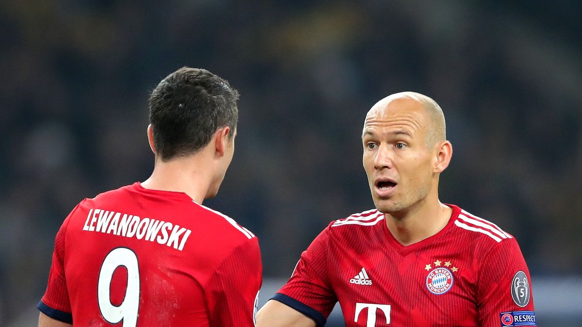 Zdjęcie okładkowe artykułu: Getty Images / Alexander Hassenstein/Bongarts / Na zdjęciu: Robert Lewandowski i Arjen Robben