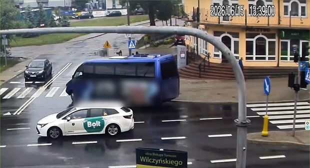 17-latek na hulajnodze uderzył w bok Iveco. Groźne zdarzenie na skrzyżowaniu w Olsztynie