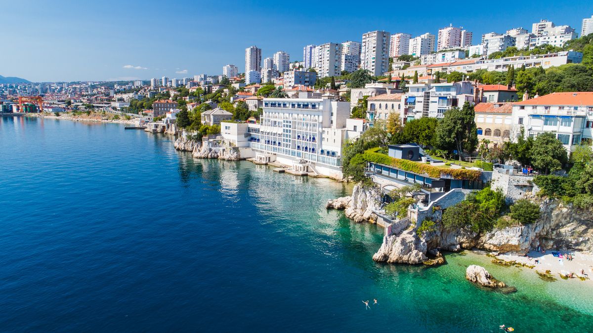 Rijeka położona jest nad Zatoką Kvarner