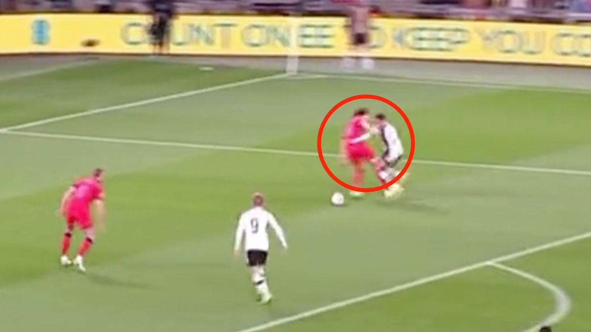 Twitter / TVP Sport / Na zdjęciu: Wpadka Harry'ego Maguire'a