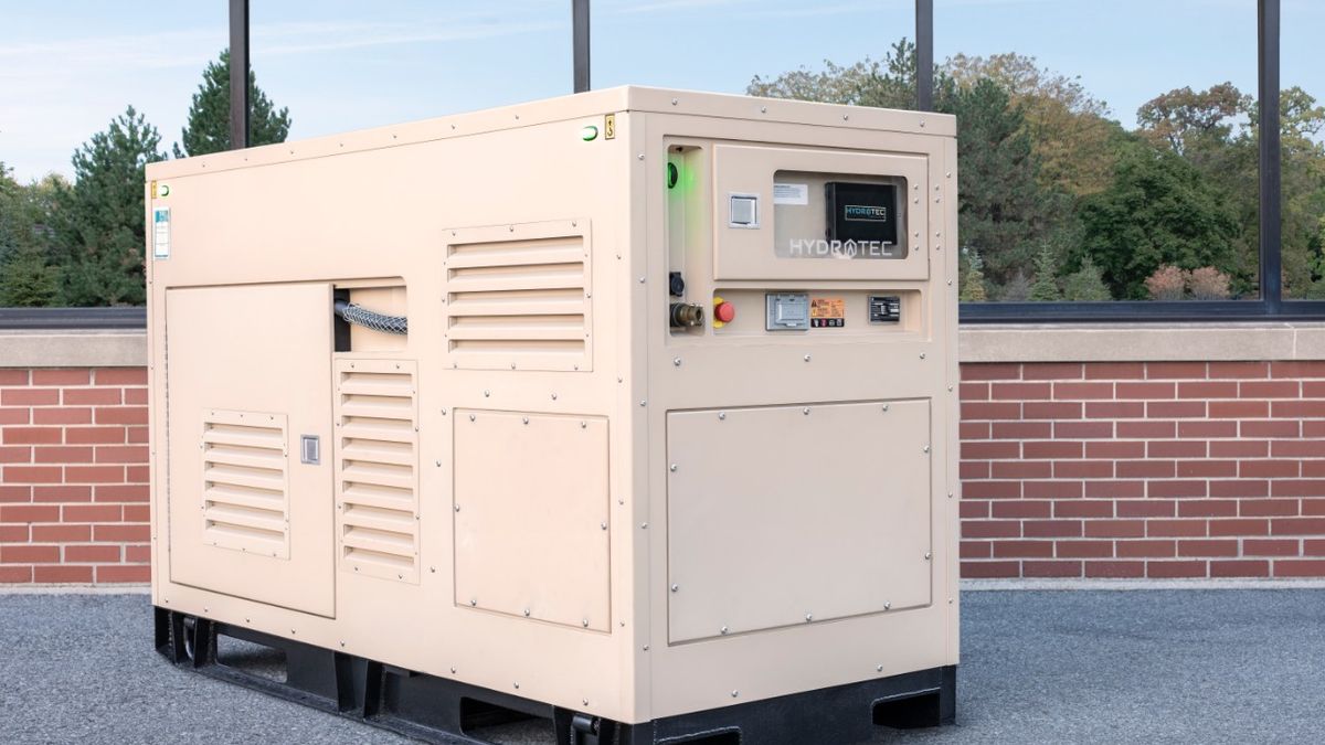 Wygląda jak zwykła ładowarka, ale może działać w (prawie) każdym miejscu na świecie