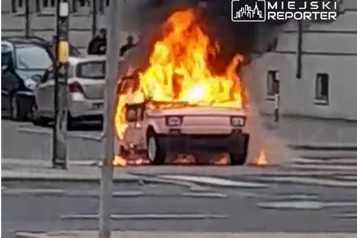 Pożar różowego Malucha. Kosztował kilkanaście tysięcy