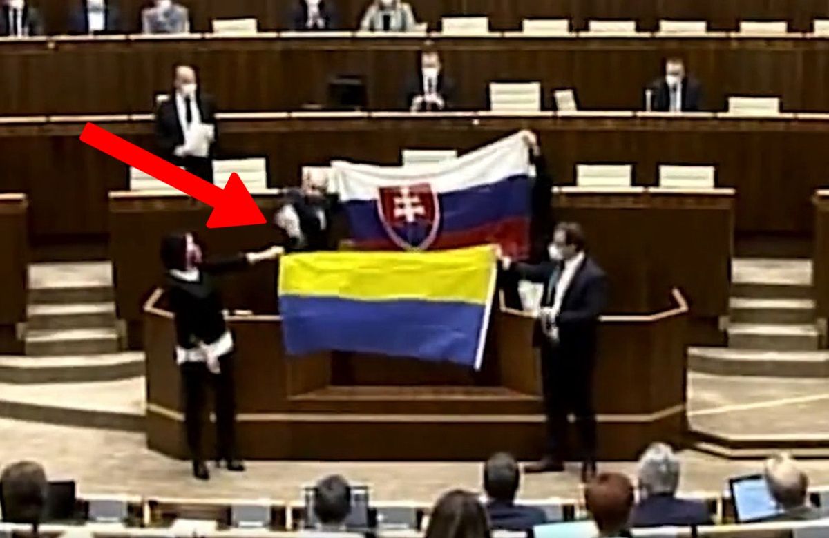 Zrobił to z flagą Ukrainy. Skandal w parlamencie