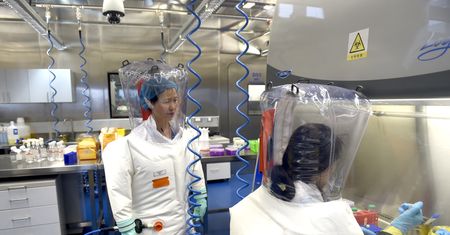 Nowy koronawirus niepokoi naukowców z Wuhan. Akcje producentów szczepionek rosną