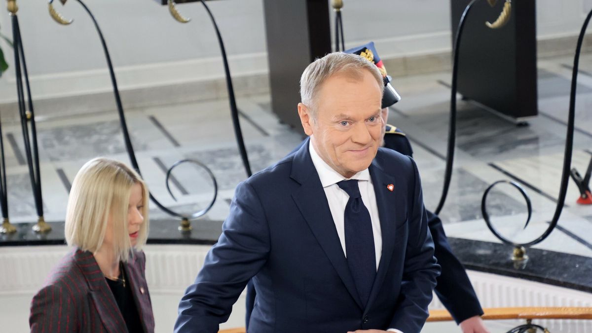 Podpisanie umowy koalicyjnej przez liderow opozycji - Koalicji Obywatelskiej, PSL, Polski 2050 Szymona Holowni oraz Lewicy. 
