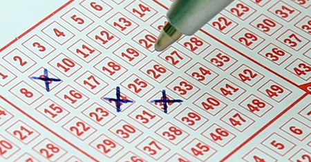 Kumulacja Lotto rozbita. Olbrzymia wygrana. Jeden szczegół daje do myślenia.