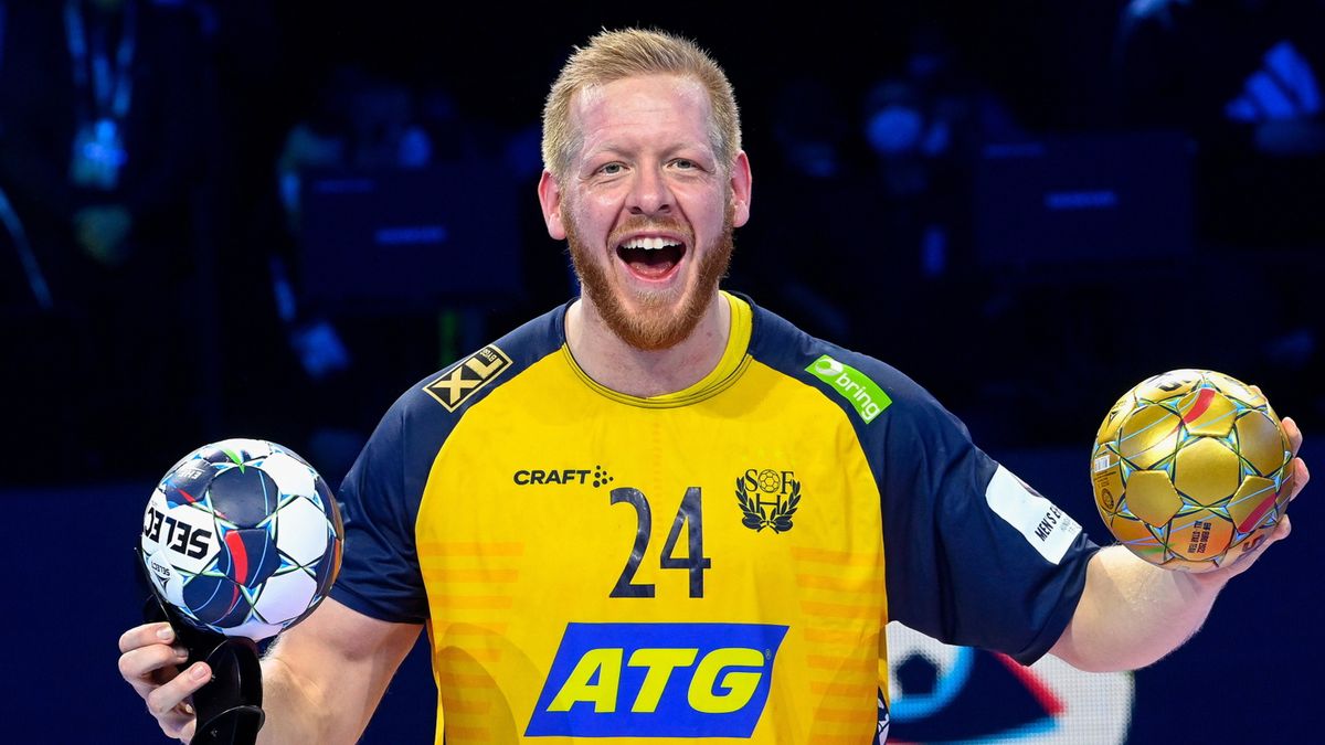 PAP/EPA / Zsolt Szigetvary / Na zdjęciu: Jim Gottfridsson - MVP EHF Euro 2022