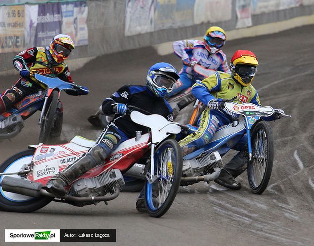 Krzysztof Buczkowski (kask niebieski) i Rafał Okoniewski (kask czerwony) są silną bronią GKM-u w test-meczach. Jak będzie w lidze?