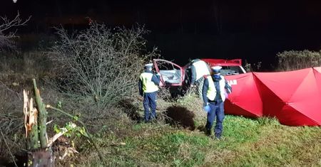 Kolonia Opatkowice. Auto dachowało, na miejscu zginęło troje nastolatków