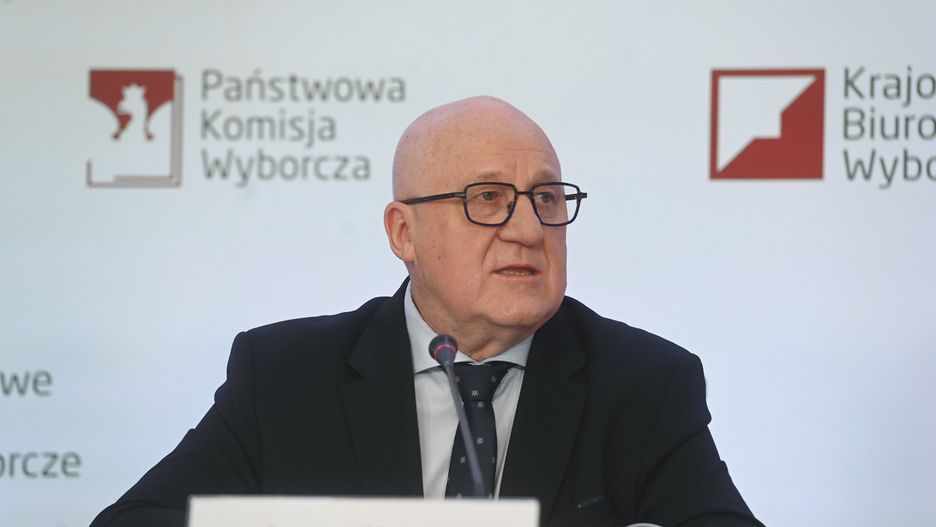 Warszawa, 18.05.2025. Wybory prezydenta RP - I tura. Przewodniczący Państwowej Komisji Wyborczej Sylwester Marciniak podczas I konferencji PKW, 18 bm. w Warszawie. Rozpoczęło się głosowanie w I turze wyborów prezydenta RP. Do jego zakończenia obowiązuje cisza wyborcza. (mr) PAP/Piotr Nowak