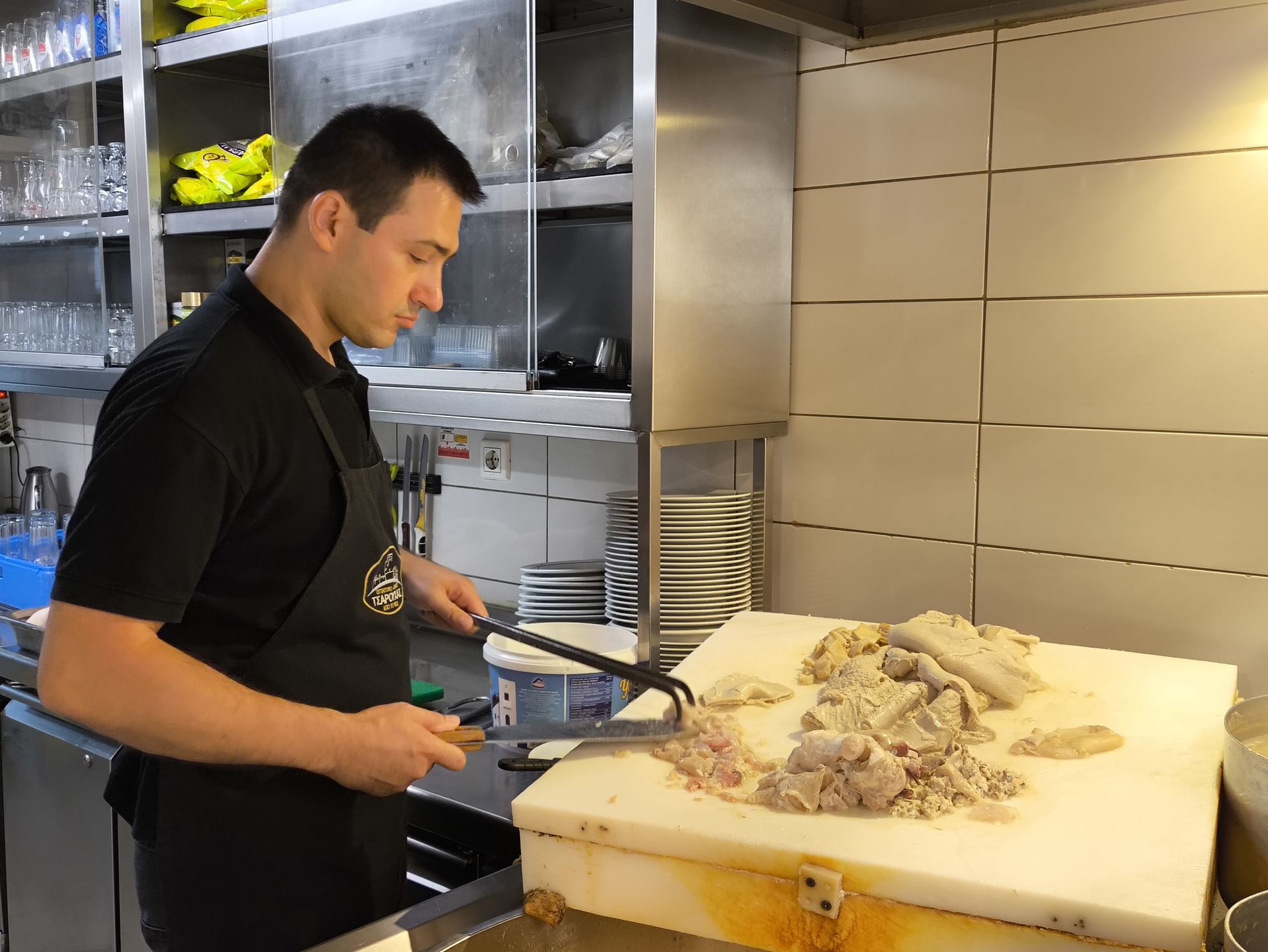 Podroby po ugotowaniu są siekane i dodawane do zupy