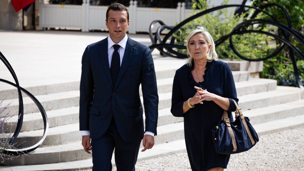 Od lewej: Jordan Bardella i Marine Le Pen