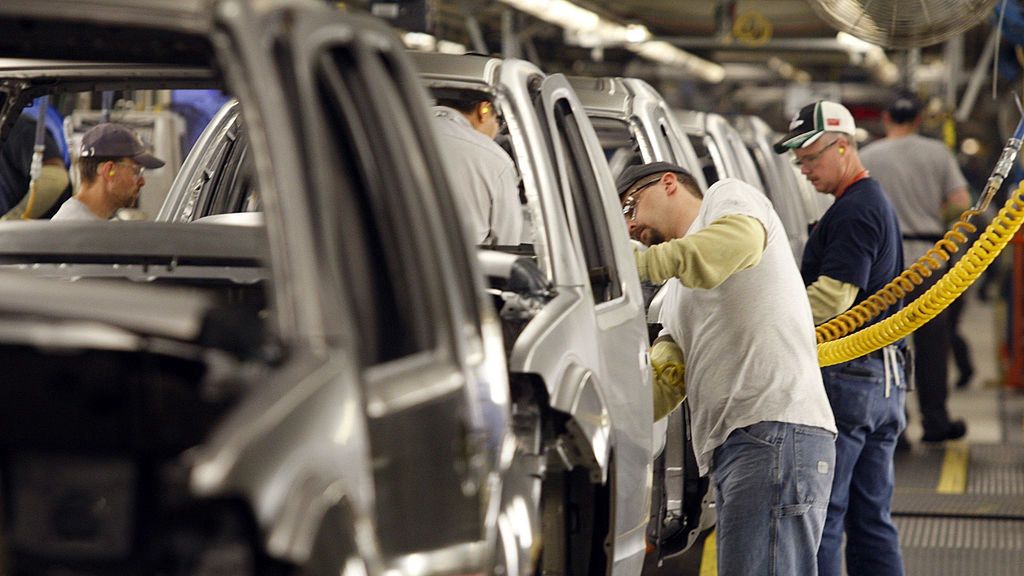 Nissan Starts U.S. Battery Plant, Expecting Electric Car Boom
Nissan Motor Co. employees work on Xterra vehicles on the assembly line of the company's plant in Smyrna, Tennessee, U.S., on Wednesday, May 26, 2010. Nissan Motor Co. began building a battery factory next to its main North American auto-assembly plant to support Chief Executive Officer Carlos Ghosn's expectation of surging U.S. demand for electric vehicles. Photographer: Gary Tramontina/Bloomberg via Getty Images
Bloomberg
AMERICA; AMERICAS, AUTO INDUSTRY, AUTO; AUTOS; CAR; CARS, ELECTRIC, ELECTRIC CAR, MANUFACTURING, TRANSPORT; TRANSPORTATION