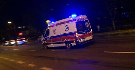 Pilny apel kierowcy karetki „covidowej”. „Spójrzcie częściej w lusterka wsteczne”