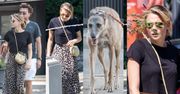 Zamyślona Marta Wierzbicka spaceruje z pieskiem w towarzystwie partnera (ZDJĘCIA)