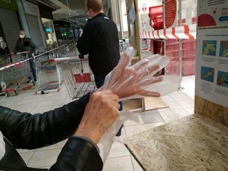 Opłata za koronawirusa. Zapłacisz u fryzjera, dentysty, a nawet u piekarza