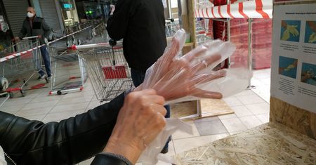 Opłata za koronawirusa. Zapłacisz u fryzjera, dentysty, a nawet u piekarza