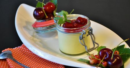 Budyń z kremem kokosowym instant przygotowany z mlekiem o zawartości tłuszczu 2%