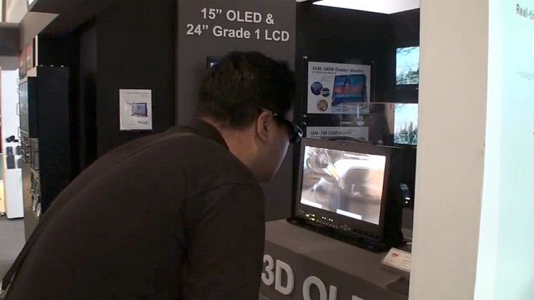 15 calowy OLED 3D na filmie 1
