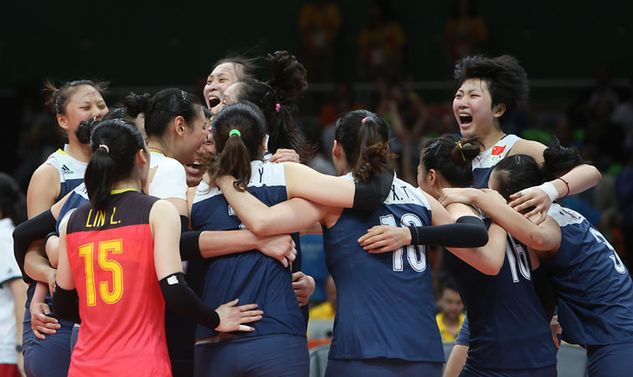 Chinki cieszą się po awansie do finału igrzysk / fot. FIVB