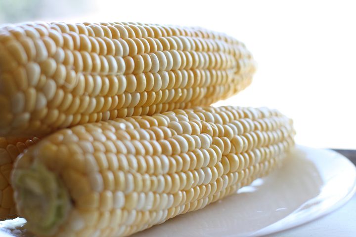 Mrożona słodka biała kukurydza (same nasiona) gotowana bez dodatku soli, odsączona