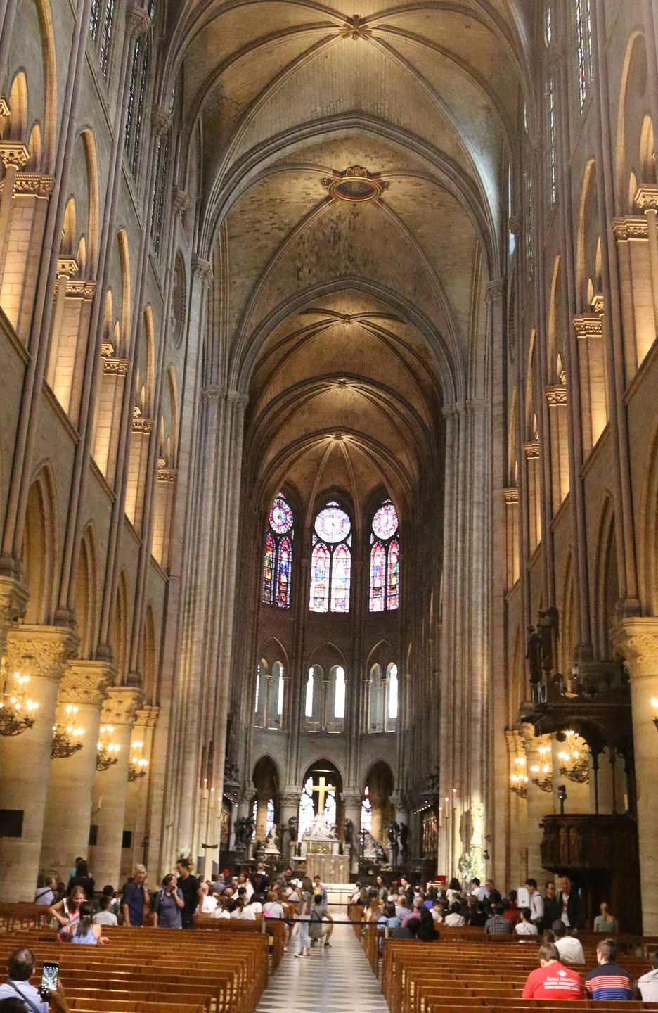 Katedra Notre Dame. Zdjęcia przed i po pożarze 4