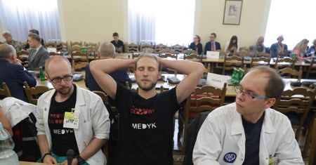 Protestujący rezydenci na komisji zdrowia. "Mamy sytuację nadzwyczajną"