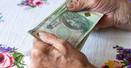 Extra kasa dla seniora. Do zgarnięcia ponad 6,5 tys. zł