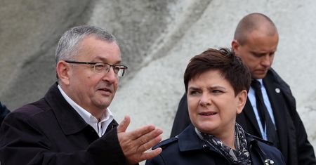 Złe wieści dla ministra Adamczyka. Budżet na drogi ścięty o jedną dziesiątą