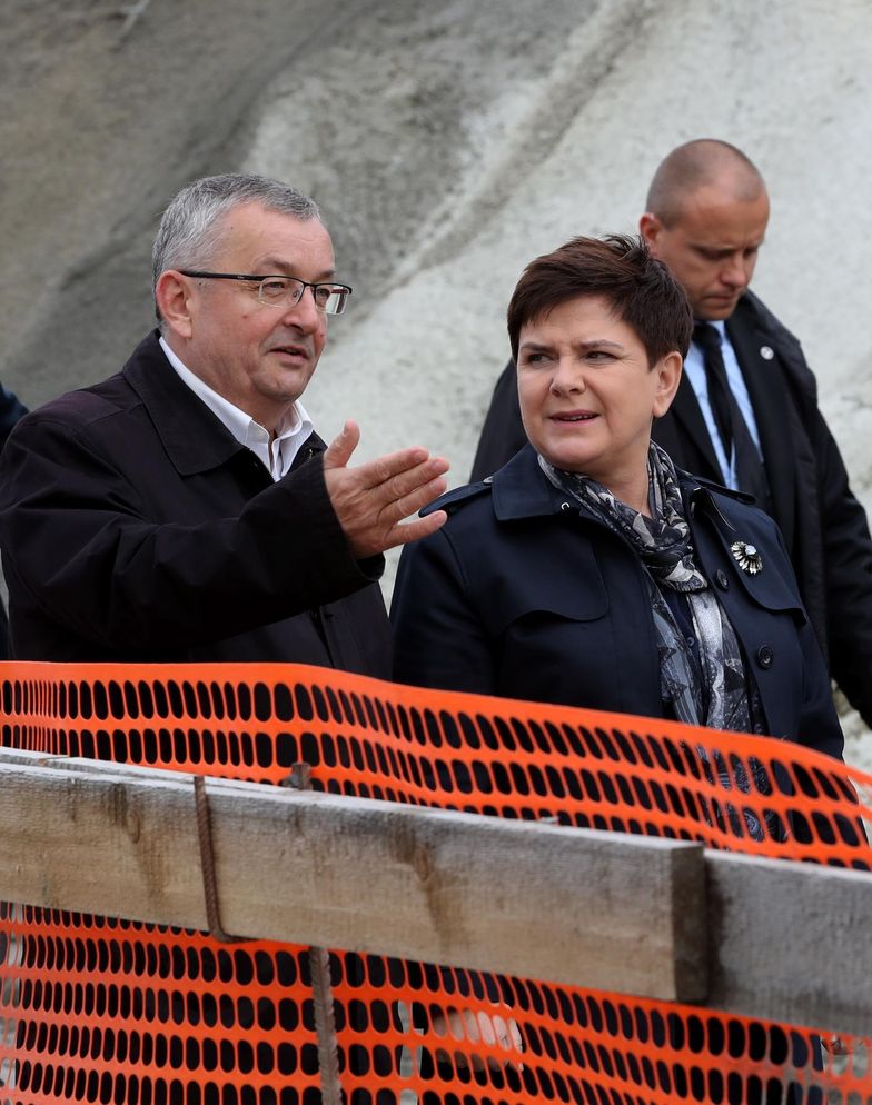 Beata Szydło i Andrzej Adamczyk na placu budowy Zakopianki