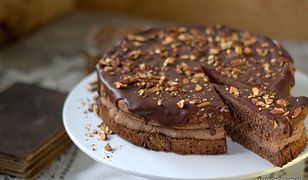 Tort czekoladowy z migdałami. Wyśmienite ciasto na specjalne okazje
