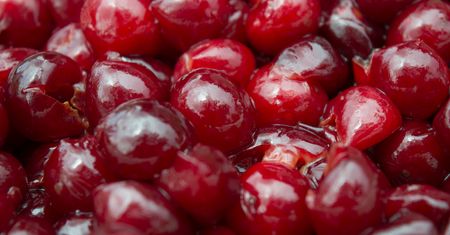 Nie masz drylownicy? Oto, jak łatwo usunąć pestki z wiśni i czereśni