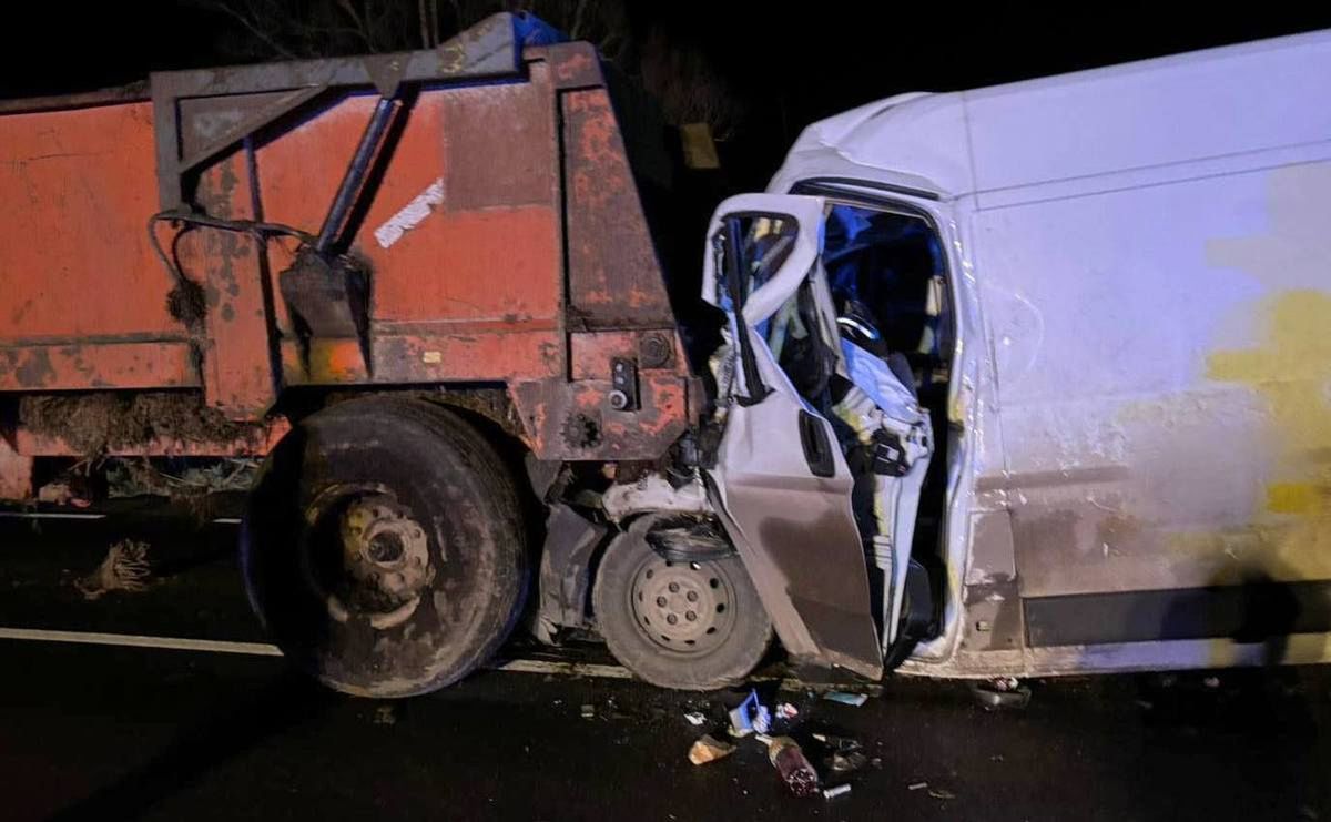 Biała Piska: Zderzenie busa z ciągnikiem. Jedna osoba w szpitalu