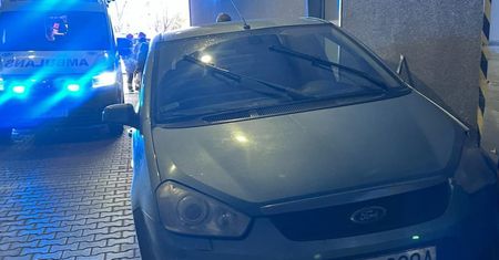 Nagle wjechał w budynek na Ochocie. Wiadomo, co stało się z kierowcą