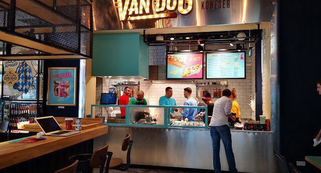 Agora uruchomiła restaurację Van Dog i Papa Diego w Warszawie