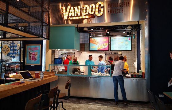 Agora uruchomiła restaurację Van Dog i Papa Diego w Warszawie